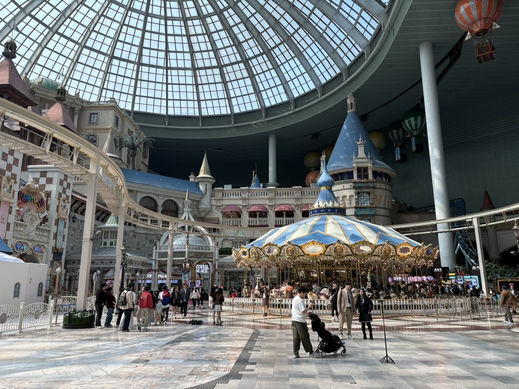 Lotte World indoor theme park dome, Seoul