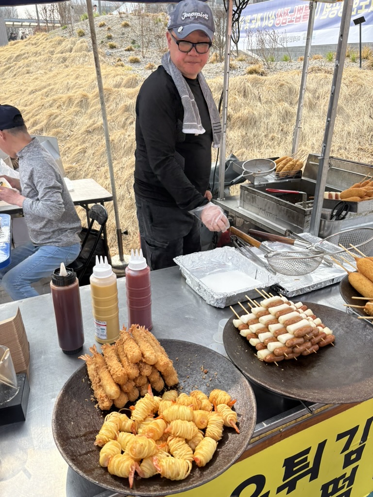 Street food vendor at Yeouido Hangang Park