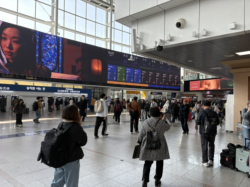 Departures board at Seoul Station